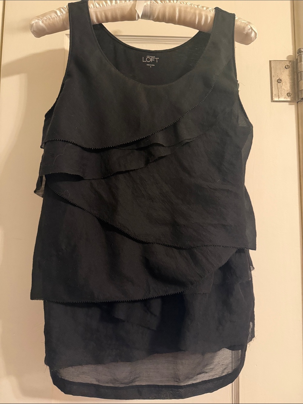 LOFT Sleeveless Black Top, Tiered Ruffle Front, Dressy Casual, Career Wear, EUC